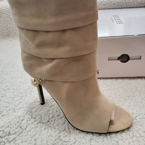 NIB Guess Women's ADILEE peep toe Ankle Boot Beige Suede SIZE 7.5 - Picture 3 of 6